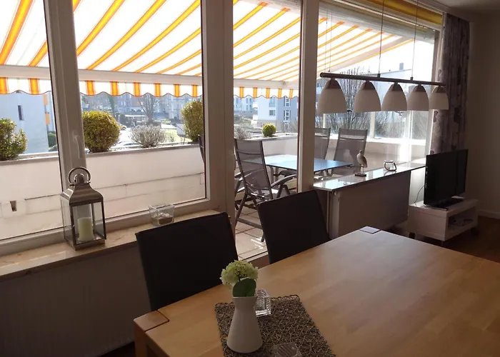 Ter 101 - Terrassenhuegel -teilseeblick * Scharbeutz