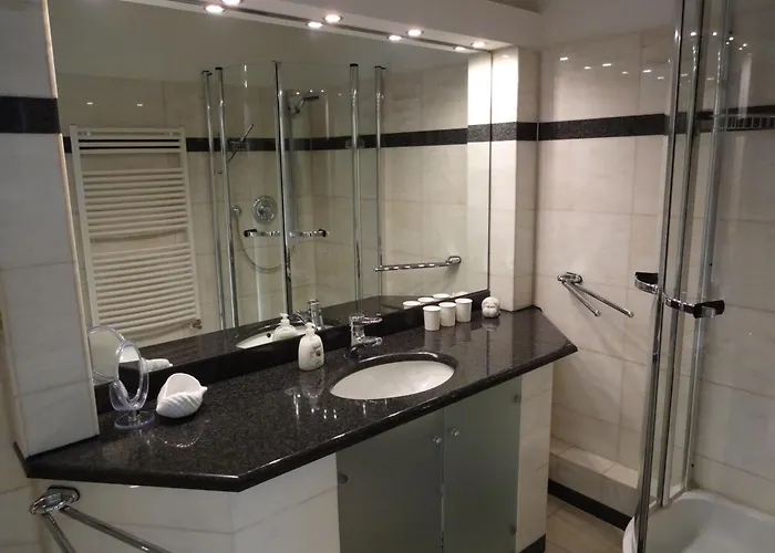 Ter 101 - Terrassenhuegel -teilseeblick * Scharbeutz